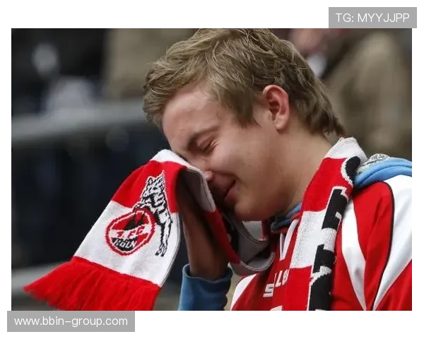 德甲降级球队球迷情绪反应与热泪瞬间回顾